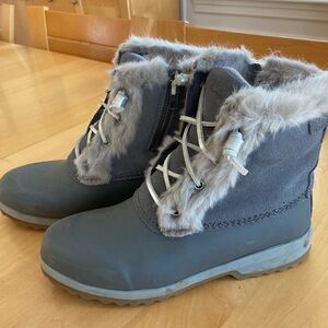 Sperry women’s winter boots size 6